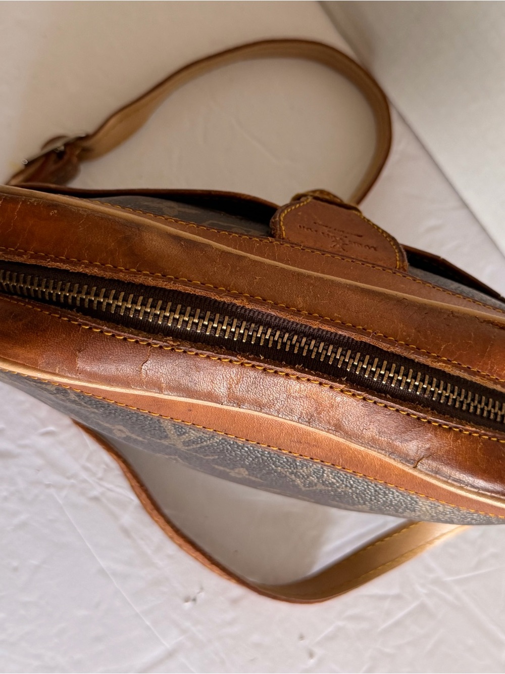 Louis Vuitton Vintage Monogram Round Shoulder Bag in Brown and Tan - Picture 5 of 9
